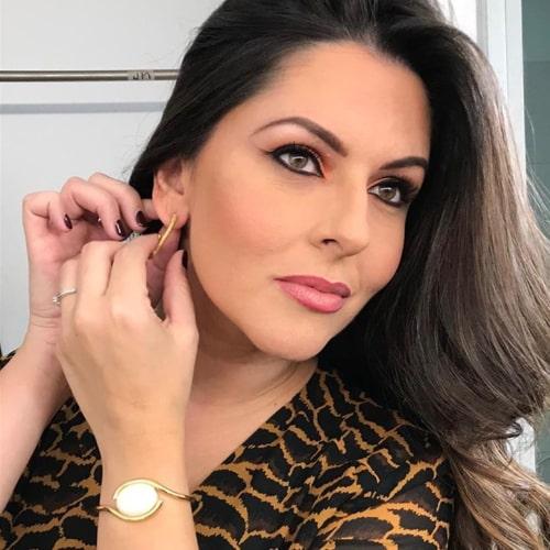 #ChicasHissia La présentatrice Eloísa González pose avec des bijoux Hissia.